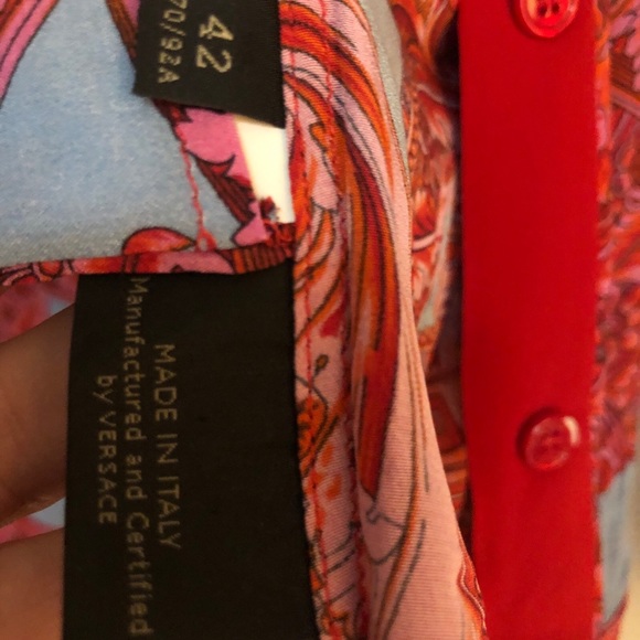 SOLD 📍Versace silk button down shirt 100% authentic - Picture 5 of 9